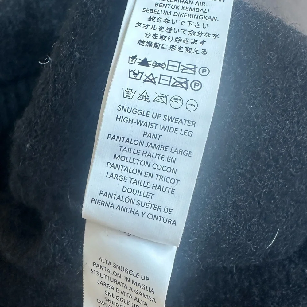 Alo Yoga Snuggle Up Sweater High-Waist Wide Leg Pant - Black - XXS - Picture 14 of 15